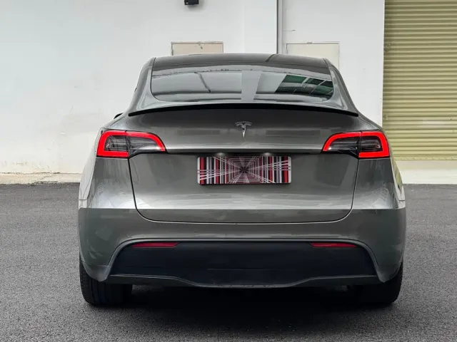 Tesla Model Y — Фото автомобиля 10
