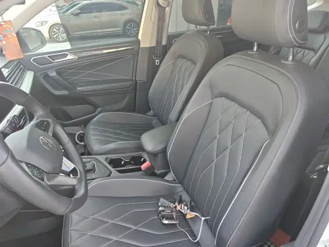 Volkswagen Tiguan L — Фото автомобиля 14