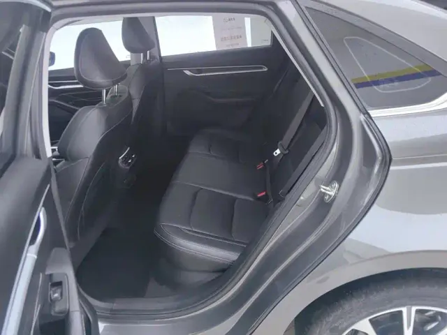 Geely Emgrand — Фото автомобиля 11