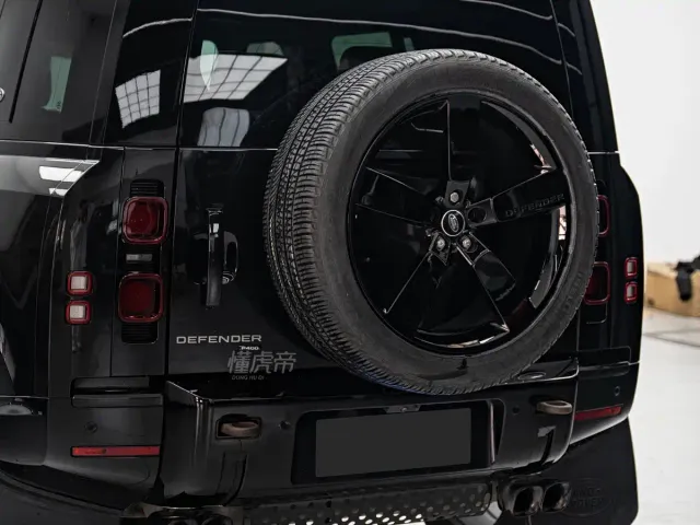 Land Rover Defender — Фото автомобиля 16