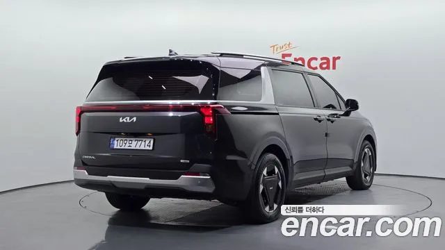 Kia Carnival Generation 4 — Фото автомобиля 2