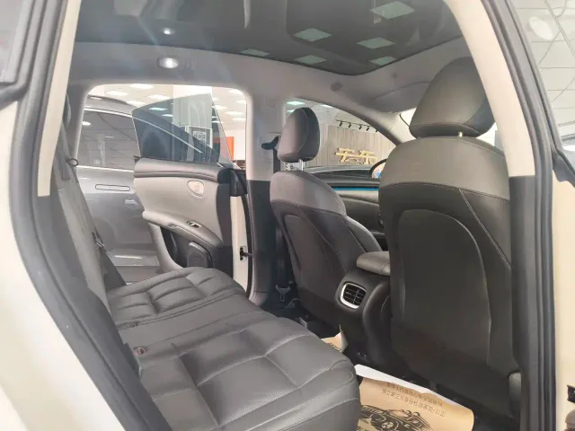 IM Motors LS6 — Фото автомобиля 9