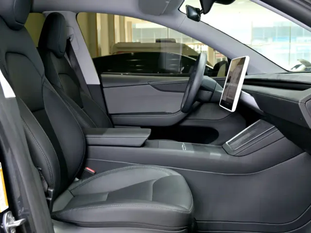 Tesla Model Y — Фото автомобиля 14