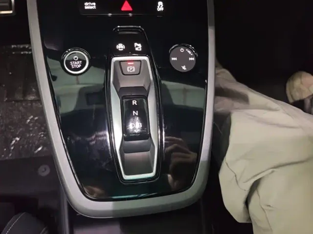 Audi Q5 e-tron — Фото автомобиля 18