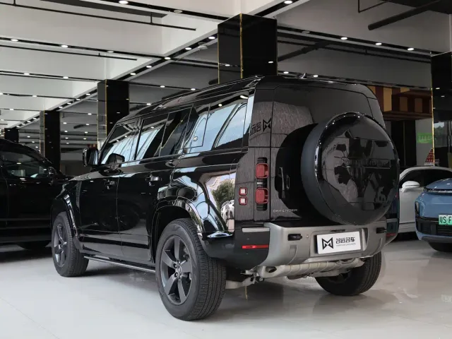 Land Rover Defender — Фото автомобиля 19