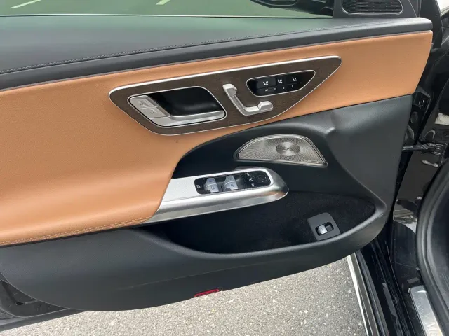 Mercedes-Benz E-Class — Фото автомобиля 30