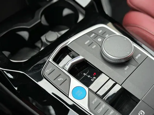 BMW iX3 — Фото автомобиля 22