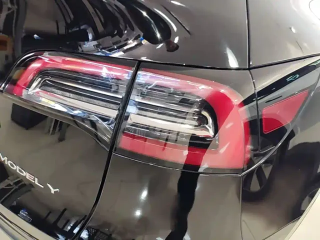 Tesla Model Y — Фото автомобиля 7