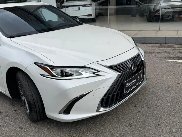 Lexus ES — Фото автомобиля 2