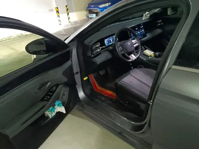 BYD Qin L — Фото автомобиля 17