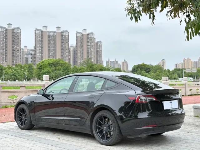 Tesla Model 3 — Фото автомобиля 7