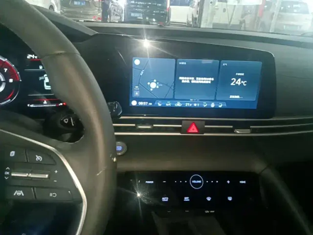 Hyundai Elantra — Фото автомобиля 12