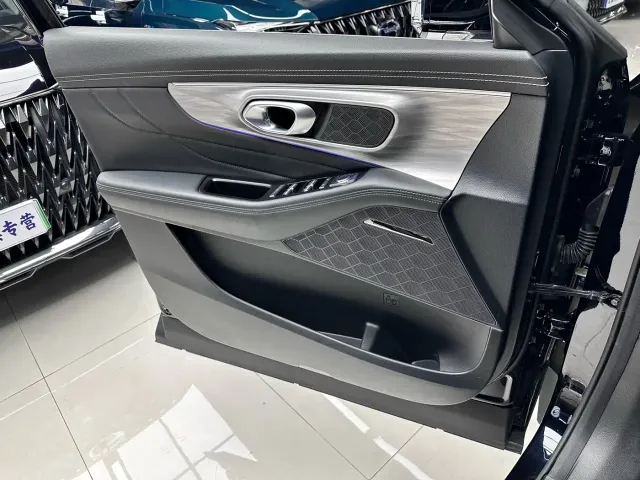 GAC Trumpchi GS8 — Фото автомобиля 11