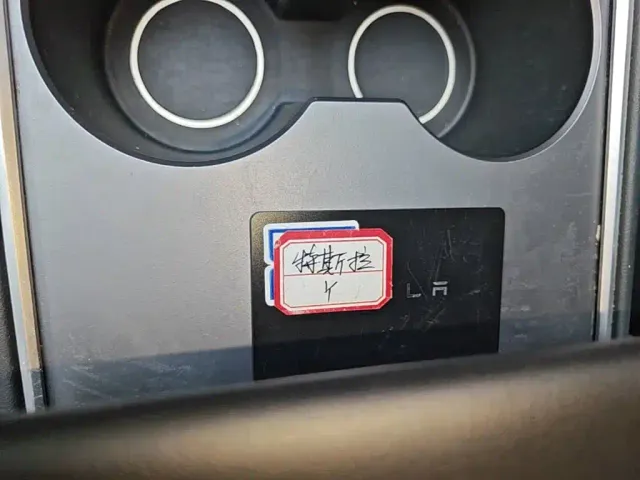 Tesla Model Y — Фото автомобиля 8