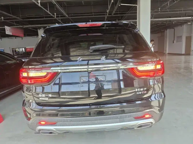 Hongqi HS7 — Фото автомобиля 3