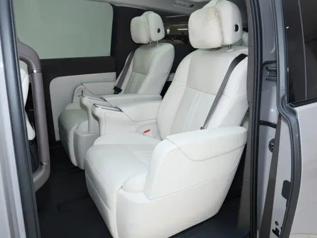 Li Auto MEGA — Фото автомобиля 22