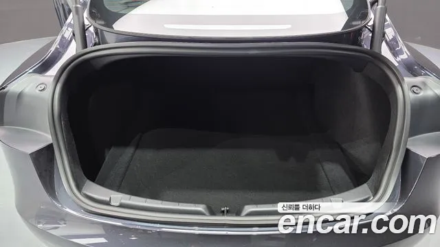 Tesla Model 3 — Фото автомобиля 14