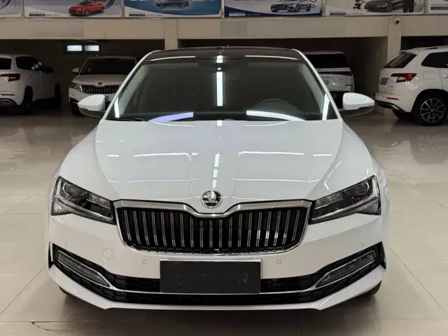 Skoda Superb — Фото автомобиля 2
