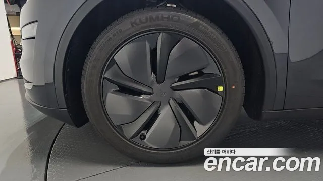 Tesla Model Y — Фото автомобиля 4