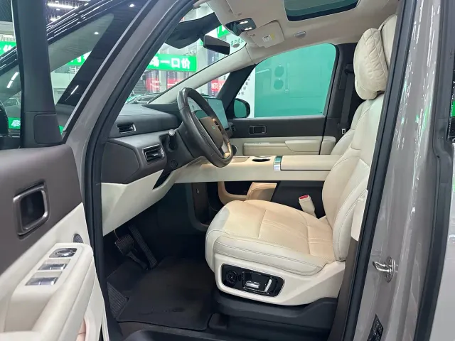 Li Auto MEGA — Фото автомобиля 3