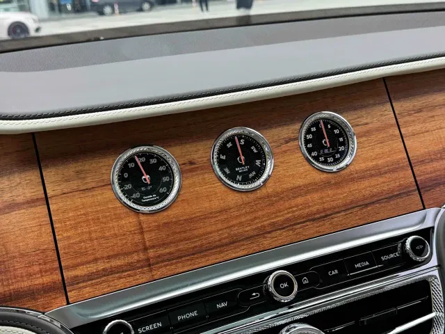 Bentley Flying Spur — Фото автомобиля 22