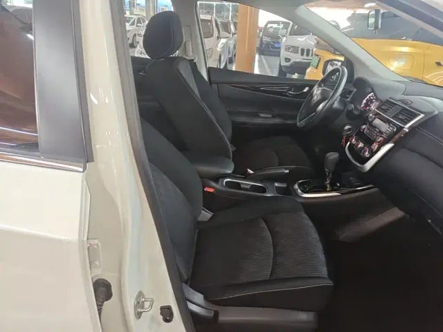 Nissan Tiida — Фото автомобиля 24