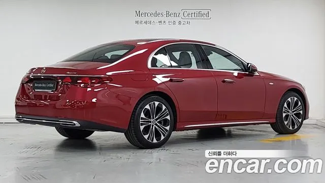 Mercedes-Benz E-Class — Фото автомобиля 2