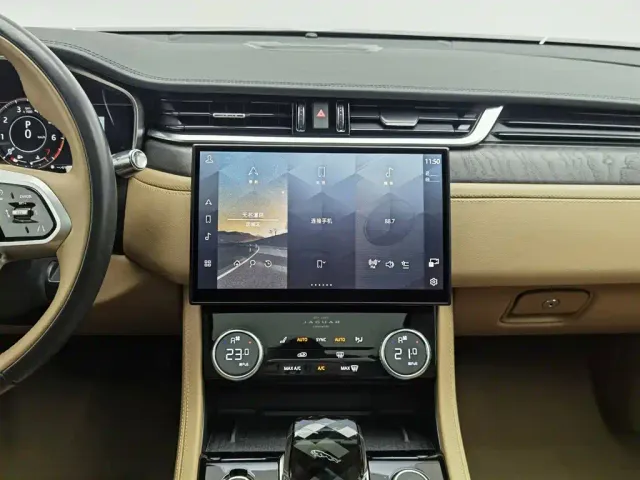 Jaguar XFL — Фото автомобиля 12