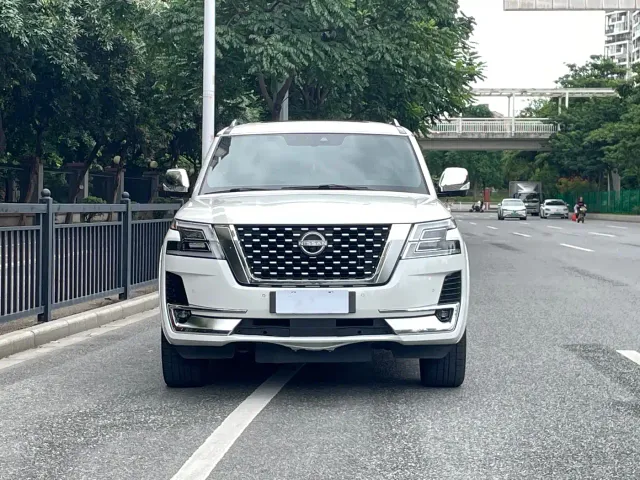 Nissan Patrol — Фото автомобиля 2