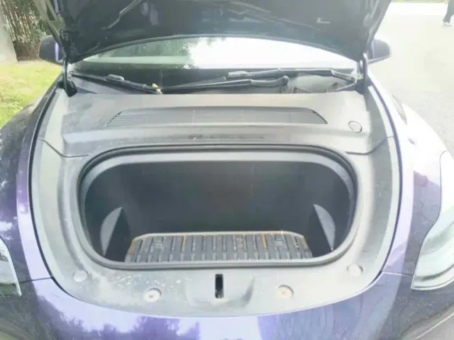 Tesla Model Y — Фото автомобиля 3