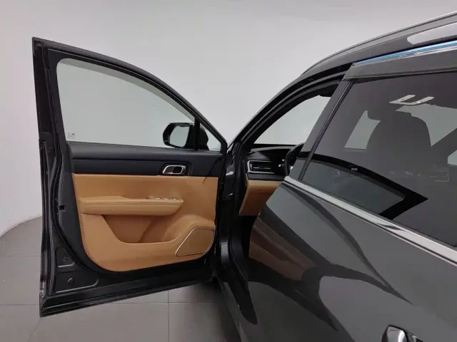 Li Auto ONE — Фото автомобиля 8