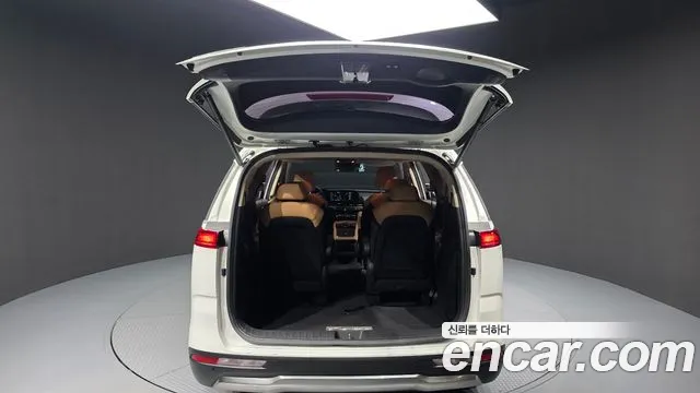 Kia Carnival Generation 4 — Фото автомобиля 26