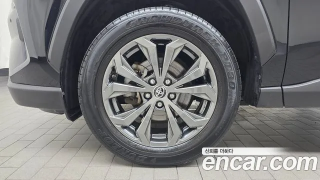 Toyota RAV4 — Фото автомобиля 3