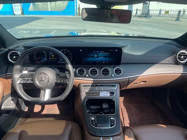 Mercedes-Benz E-Class — Фото автомобиля 14