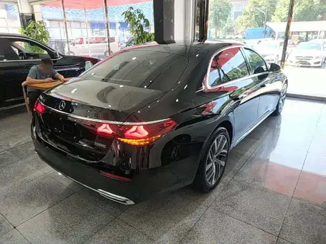 Mercedes-Benz E-Class — Фото автомобиля 6