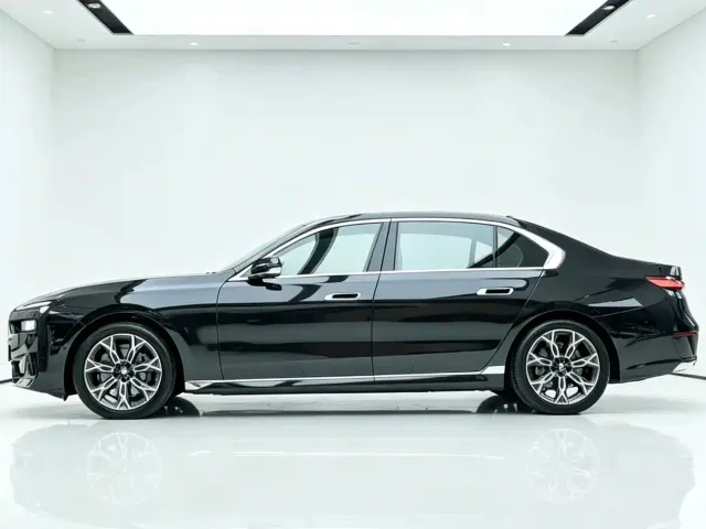 BMW 7 Series — Фото автомобиля 3