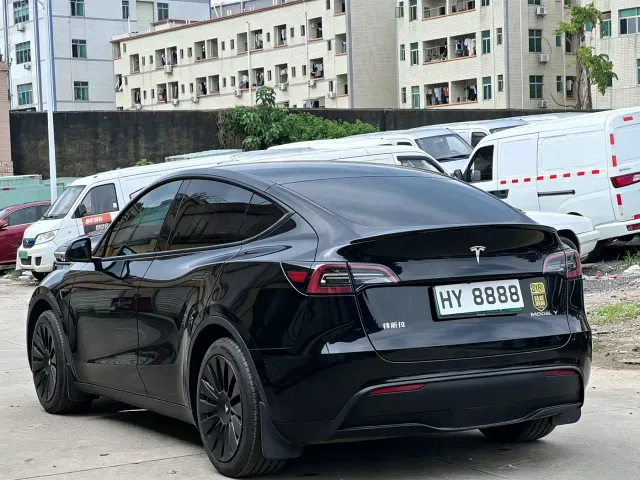 Tesla Model Y — Фото автомобиля 4
