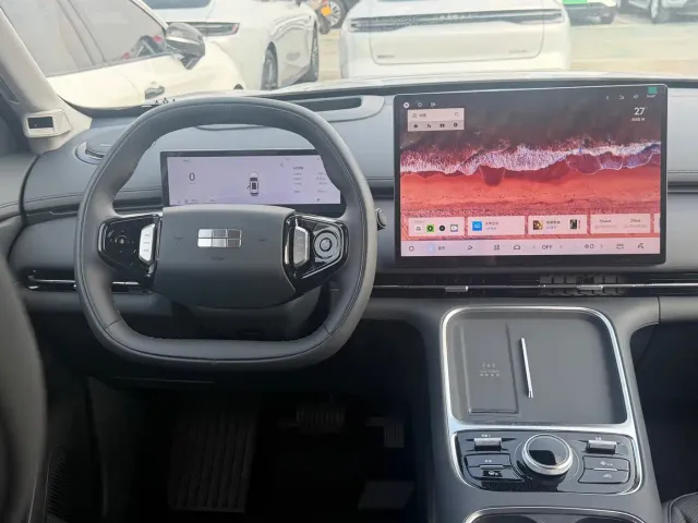 Geely Galaxy Starship 7 EM-i — Фото автомобиля 9