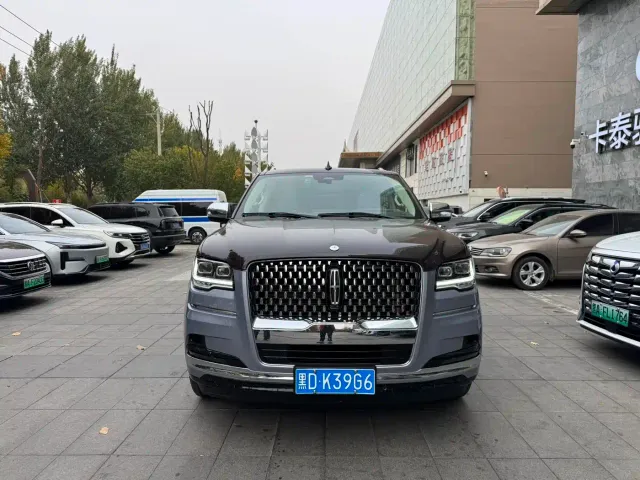 Lincoln Navigator One — Фото автомобиля 2