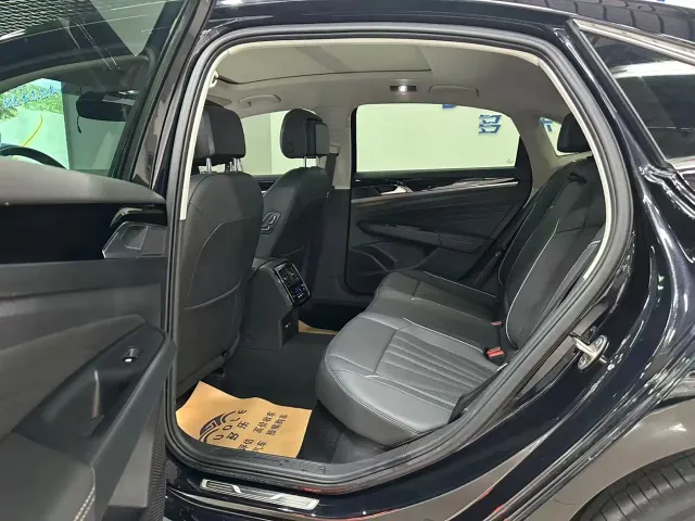 Volkswagen Passat — Фото автомобиля 6