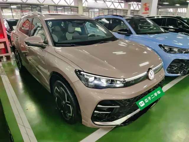 Volkswagen Tiguan L — Фото автомобиля 3