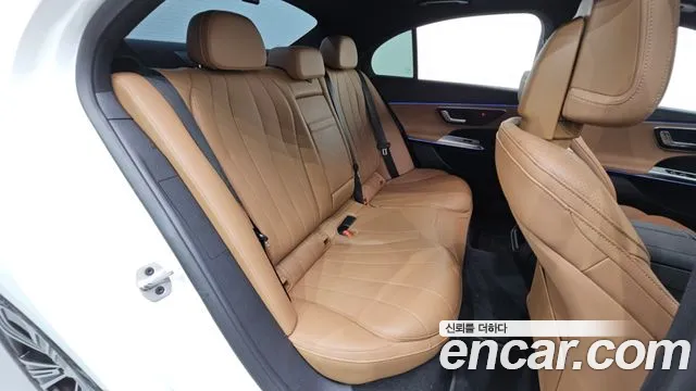 Mercedes-Benz E-Class — Фото автомобиля 11