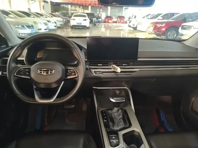 Geely Emgrand — Фото автомобиля 9