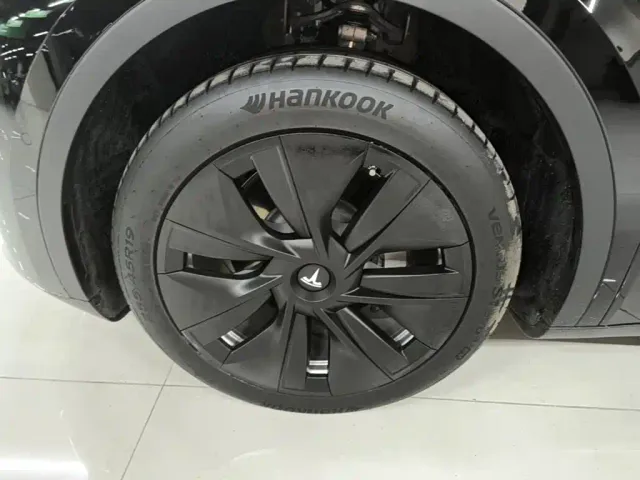 Tesla Model Y — Фото автомобиля 22