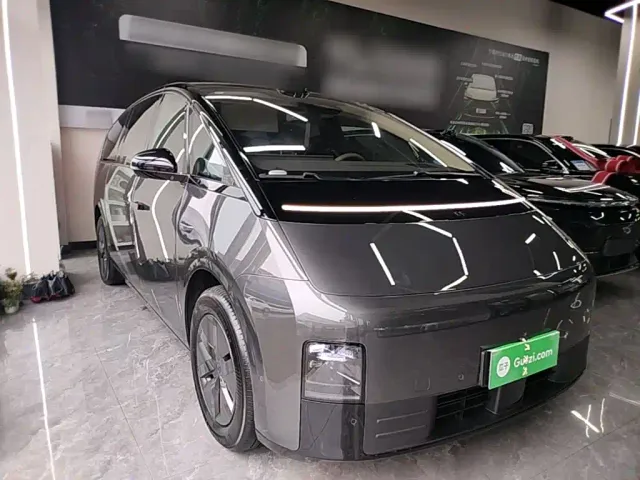 Li Auto MEGA — Фото автомобиля 3