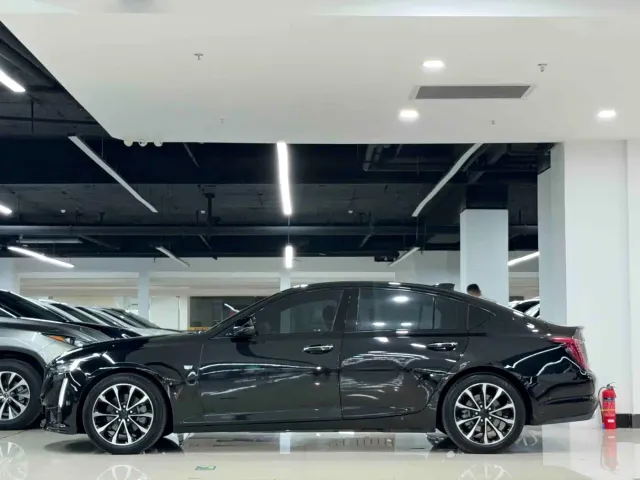 Cadillac CT5 — Фото автомобиля 3
