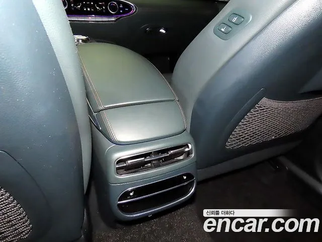 Genesis GV70 — Фото автомобиля 15