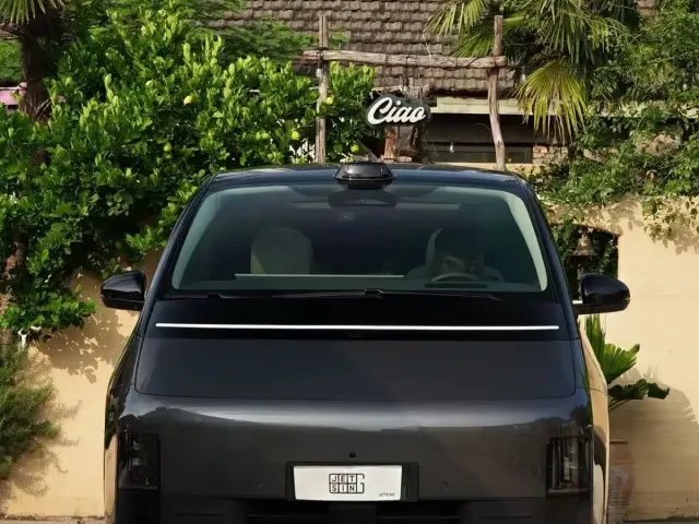 Фотография автомобиля — Li Auto MEGA