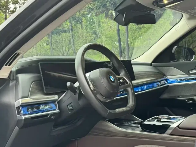 BMW 7 Series — Фото автомобиля 5