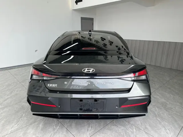 Hyundai Elantra — Фото автомобиля 5